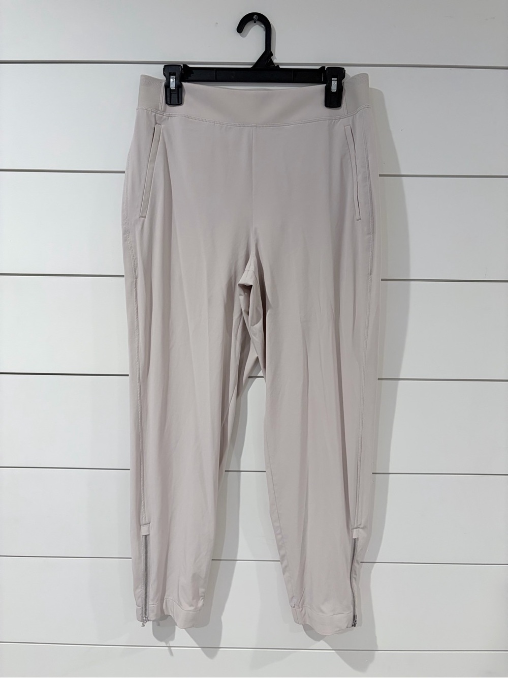 Athleta Beige Stretch Ankle Pants 8 Zip Hem Quiet Luxury Gorpcore Sporty Chic